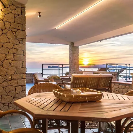 Coral Bay Villa